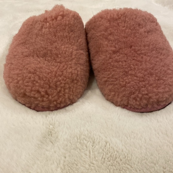 UGG slippers Size 10 - Picture 2 of 8